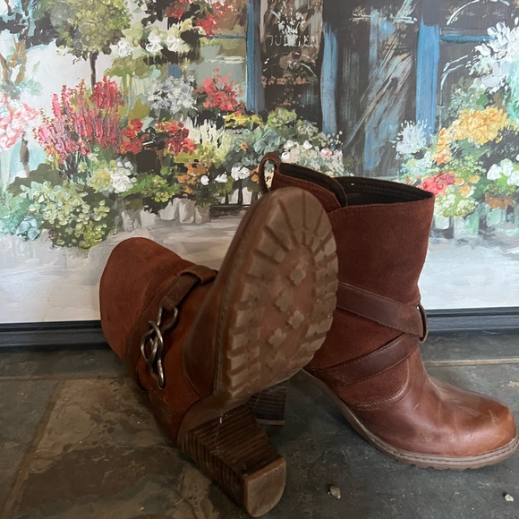 These boots are made for walking - Picture 2 of 3